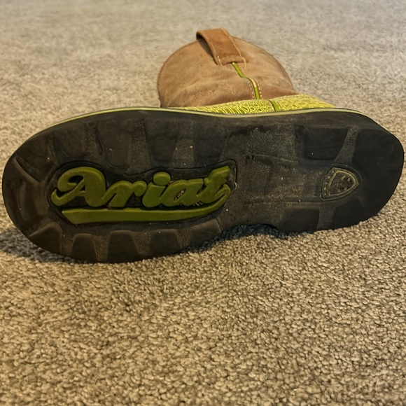 Women’s Size 6 Ariat Work Boots. Slightly worn but still have a lot of life left - Picture 3 of 4